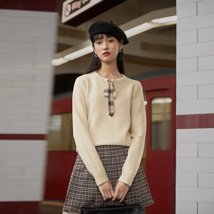 茵曼 纯色翻领学院风美拉德长袖毛衣 女款