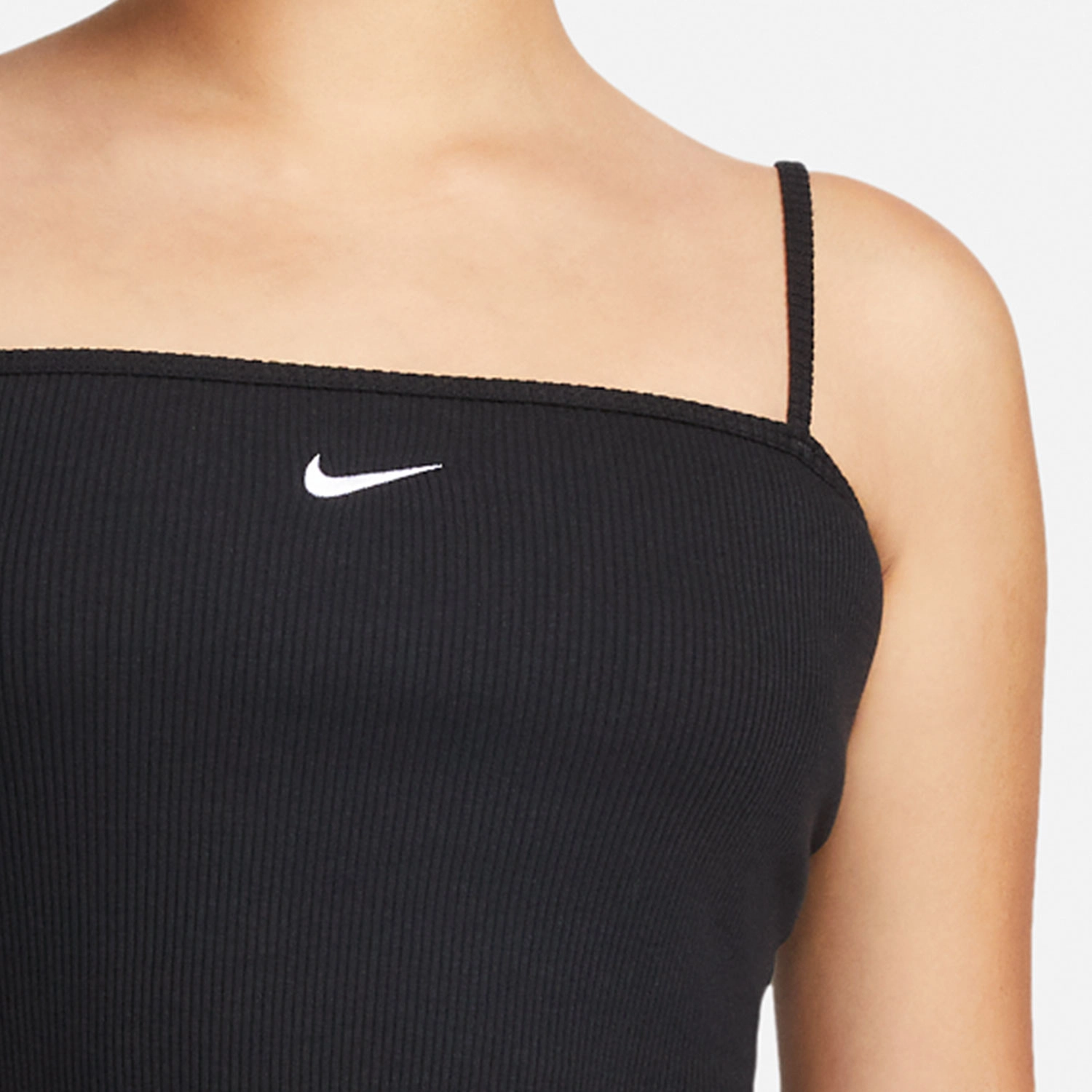 Nike Sportswear Essential-1 Logo