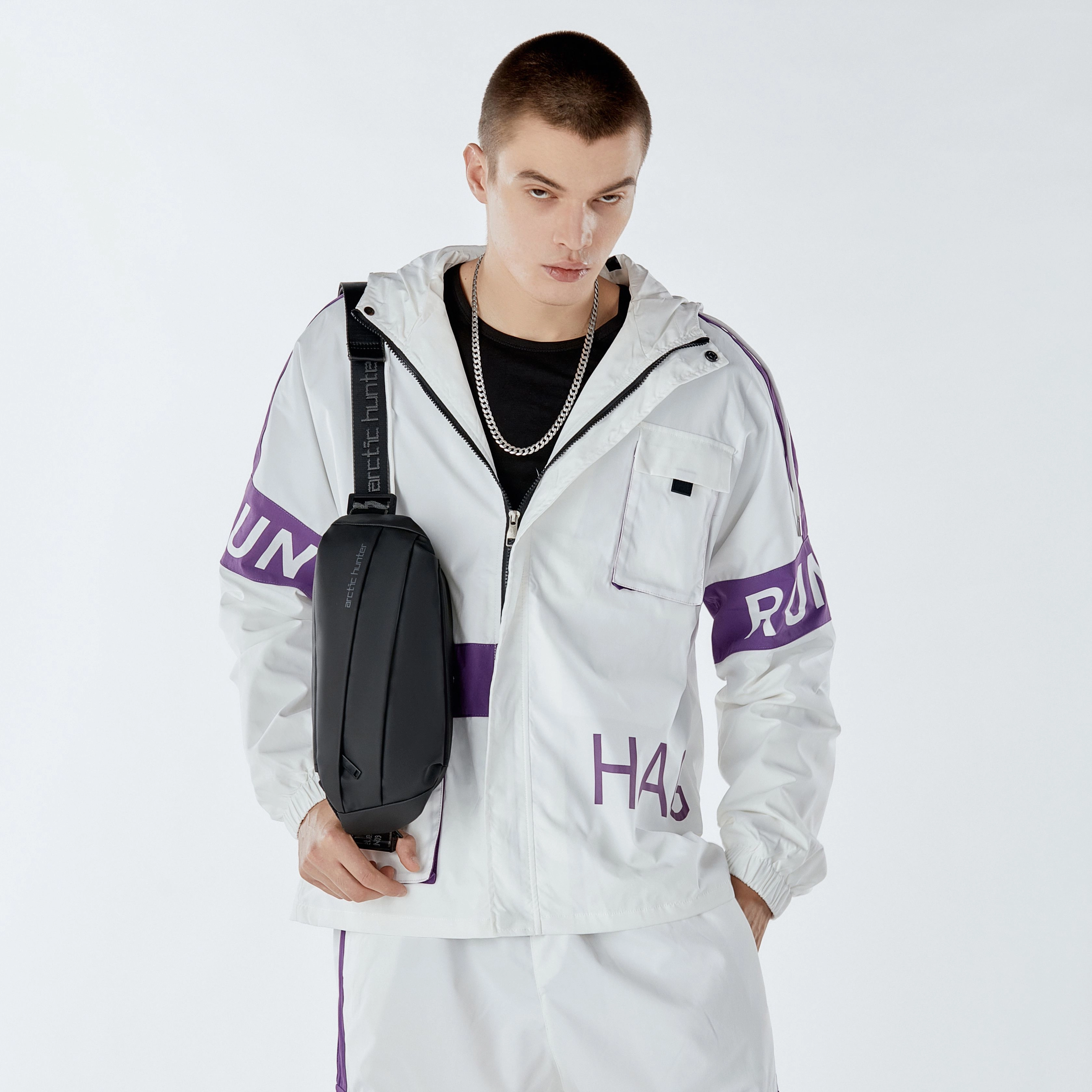 ARCTIC HUNTER
