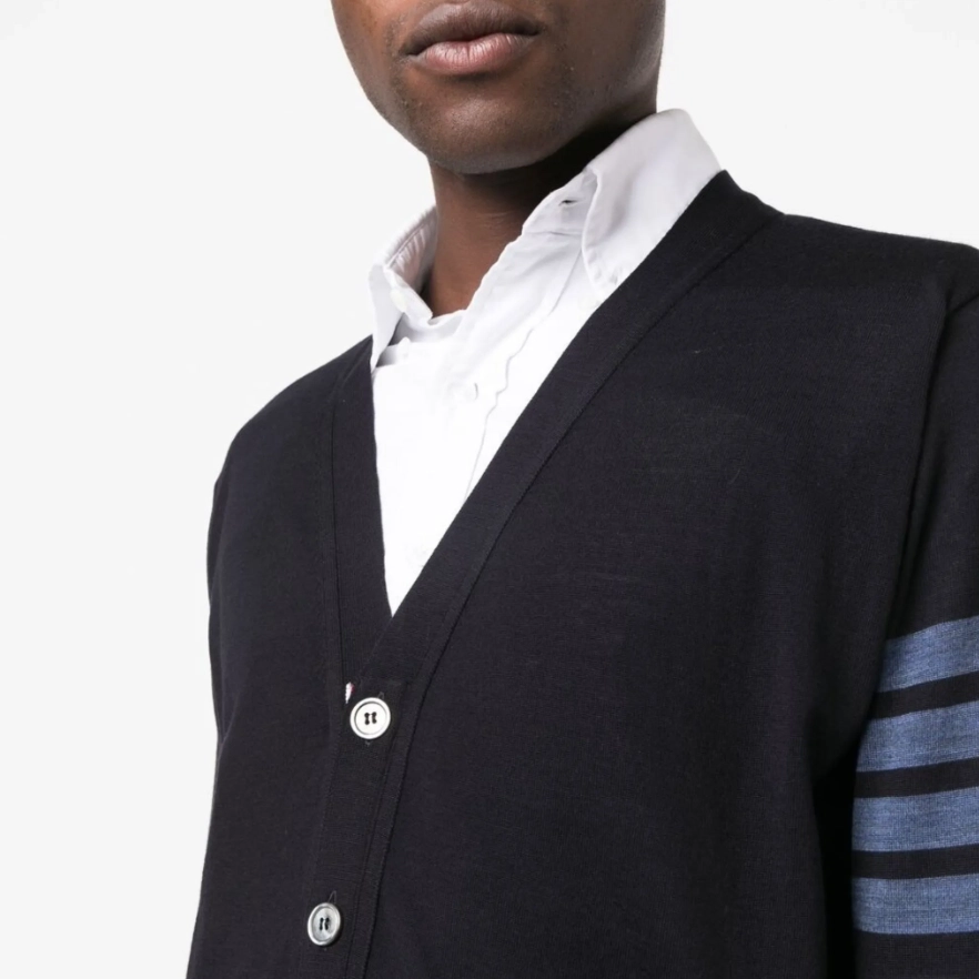 THOM BROWNE FW22 V