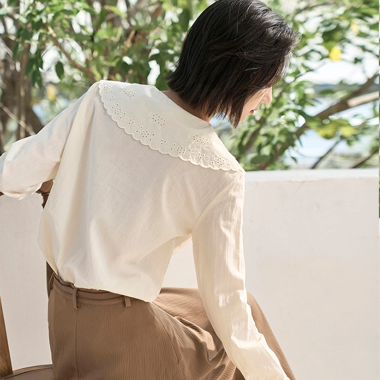 茵曼  纯色镂空木耳边娃娃领长袖衬衫 女款