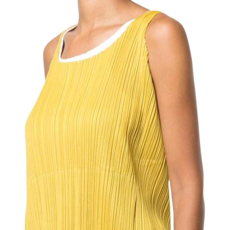 PLEATS PLEASE ISSEY MIYAKE