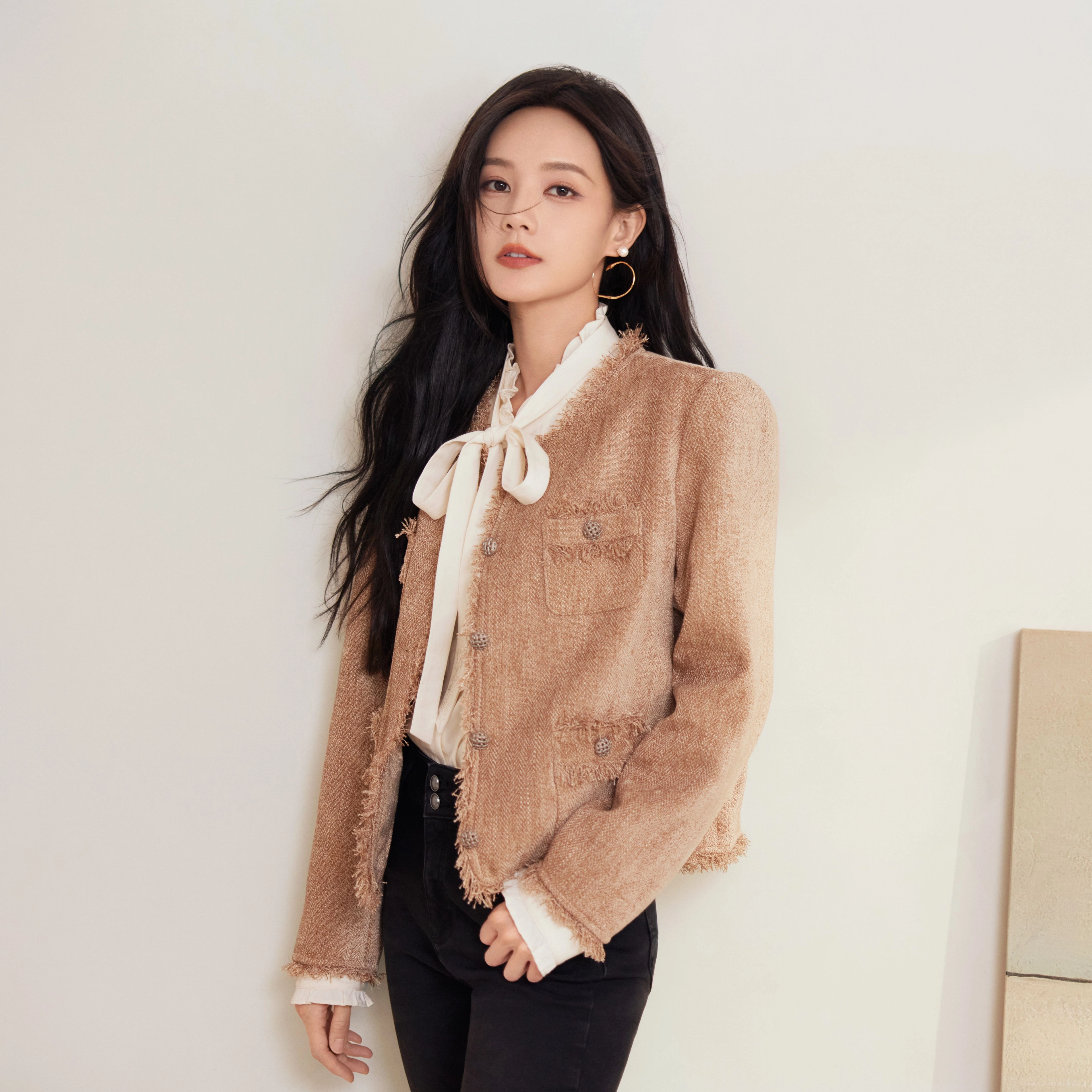 茵曼 优雅小香风短款外套毛边圆领长袖截短外套 女款