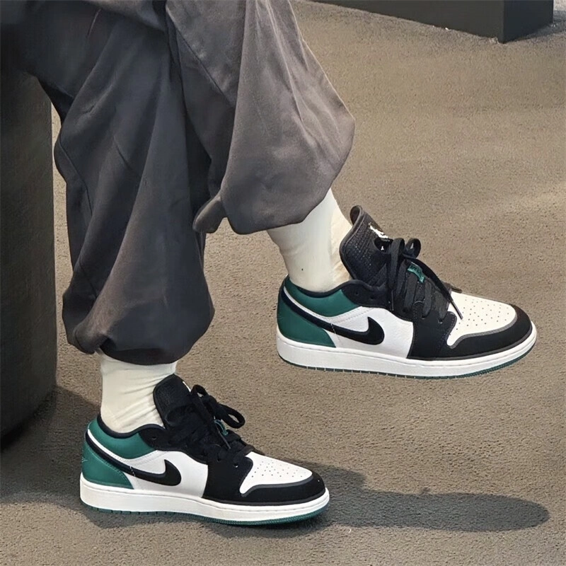Air Jordan 1 Low GS "Mystic green"
