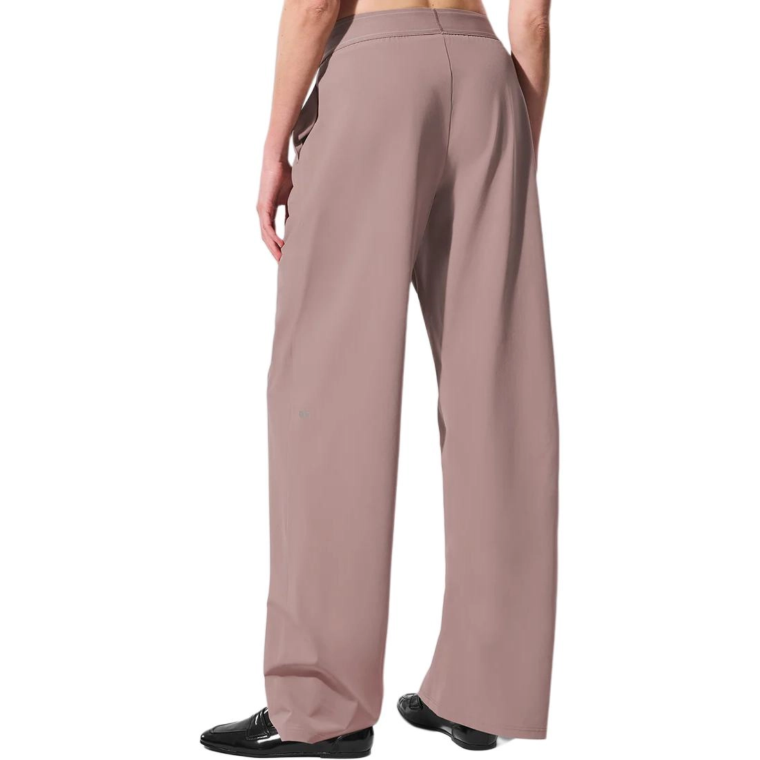 alo yoga SUIT UP TROUSER logo