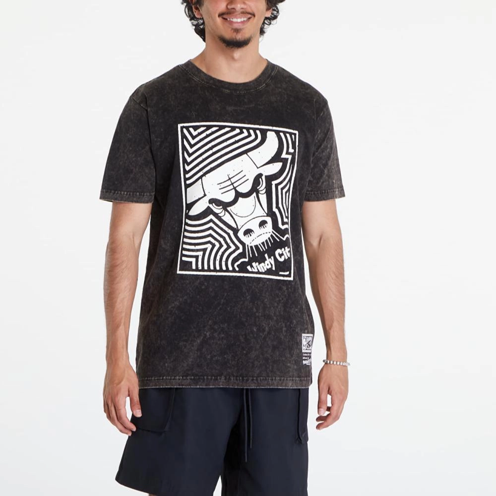 Mitchell Ness x NBA Chicago Bulls Destination Leisure Premium Graphic T