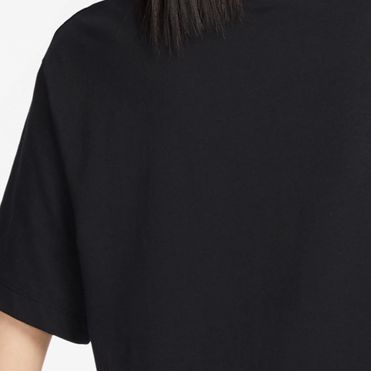 Nike Sportswear Essential Logo