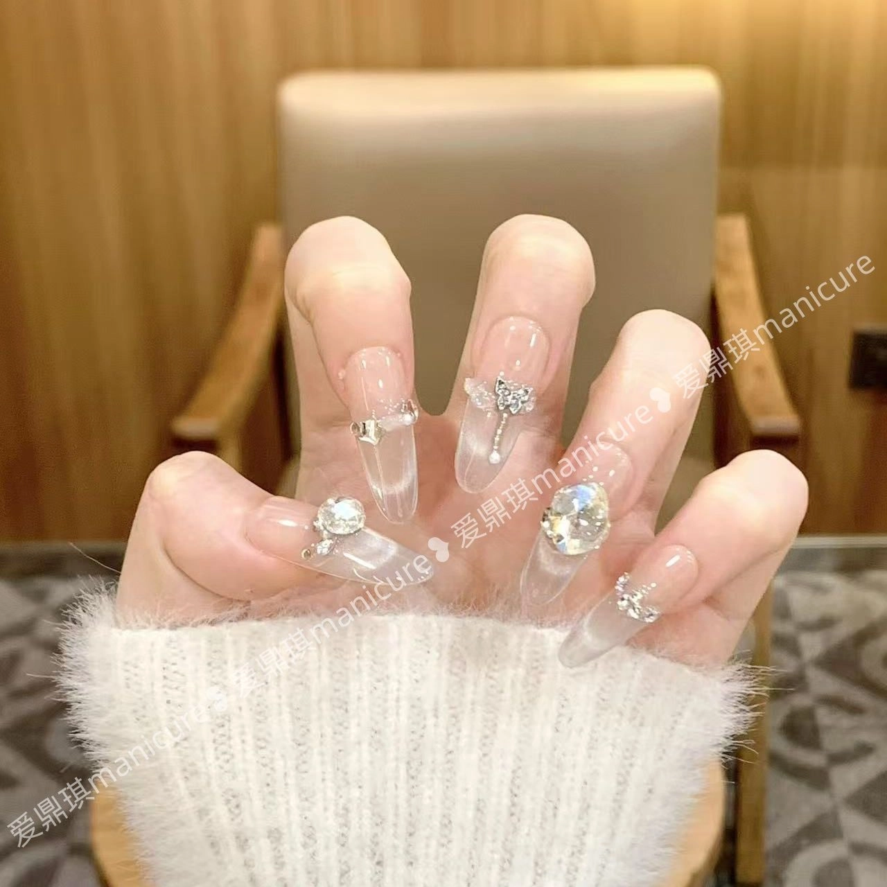 爱鼎琪 融雪之时 手工美甲显白高级冰透猫眼蓝微笑法式轻奢碎钻  椭圆尖型裸色渐变 纯欲