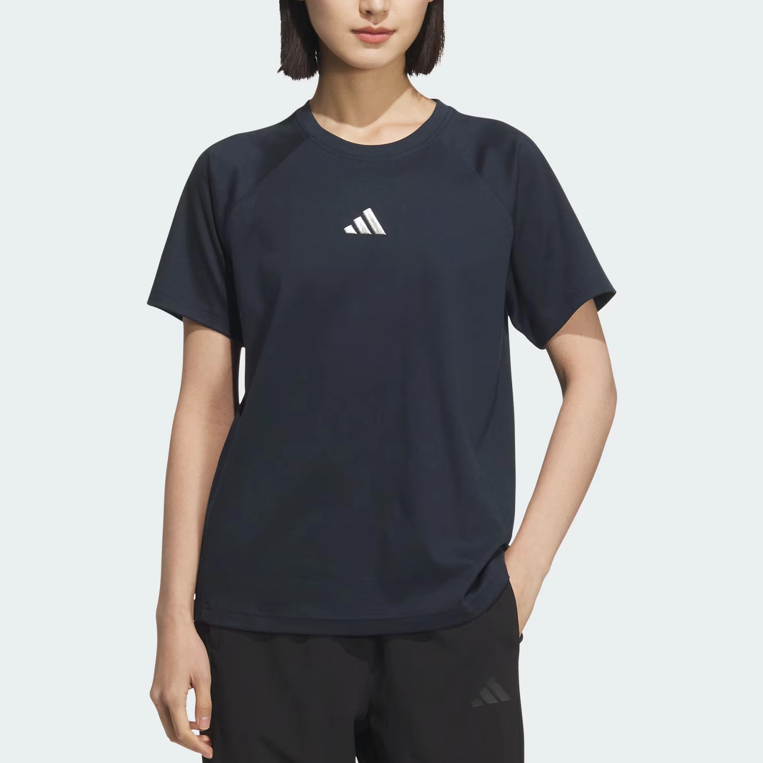 adidas MUST HAVES logo SS25T