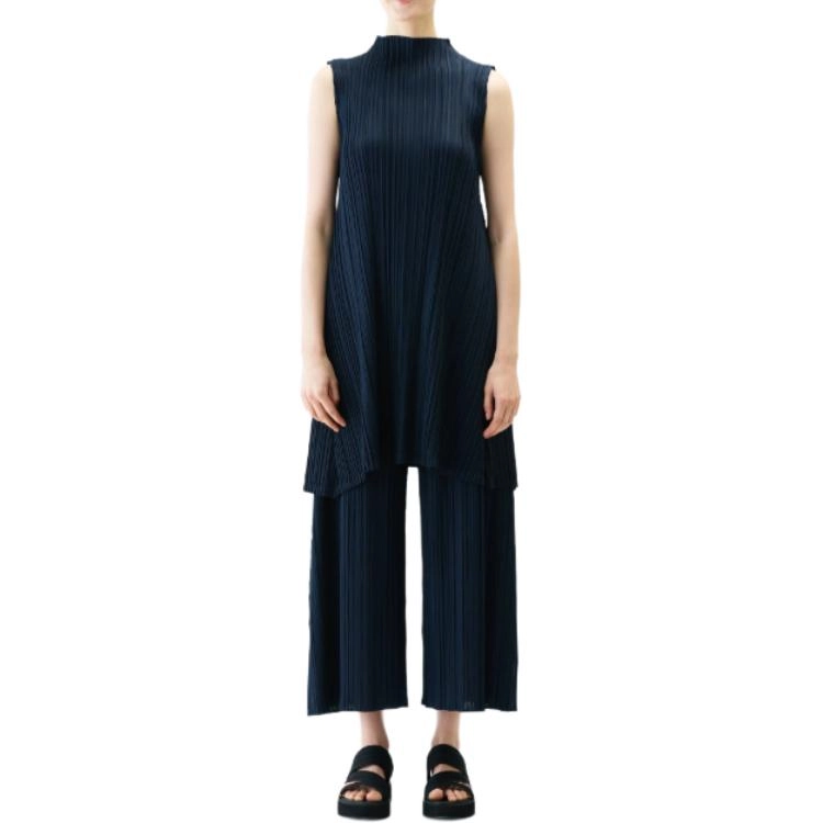 PLEATS PLEASE ISSEY MIYAKE