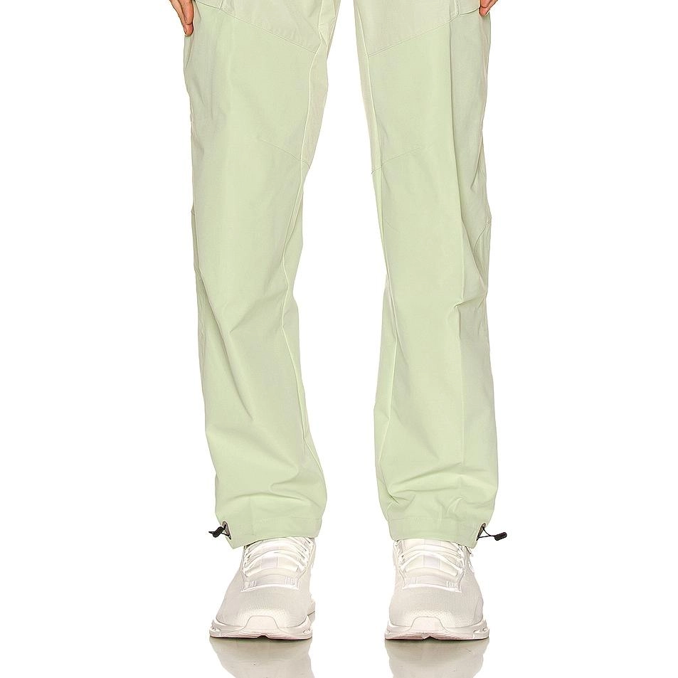 On ACTIVEWEAR logo