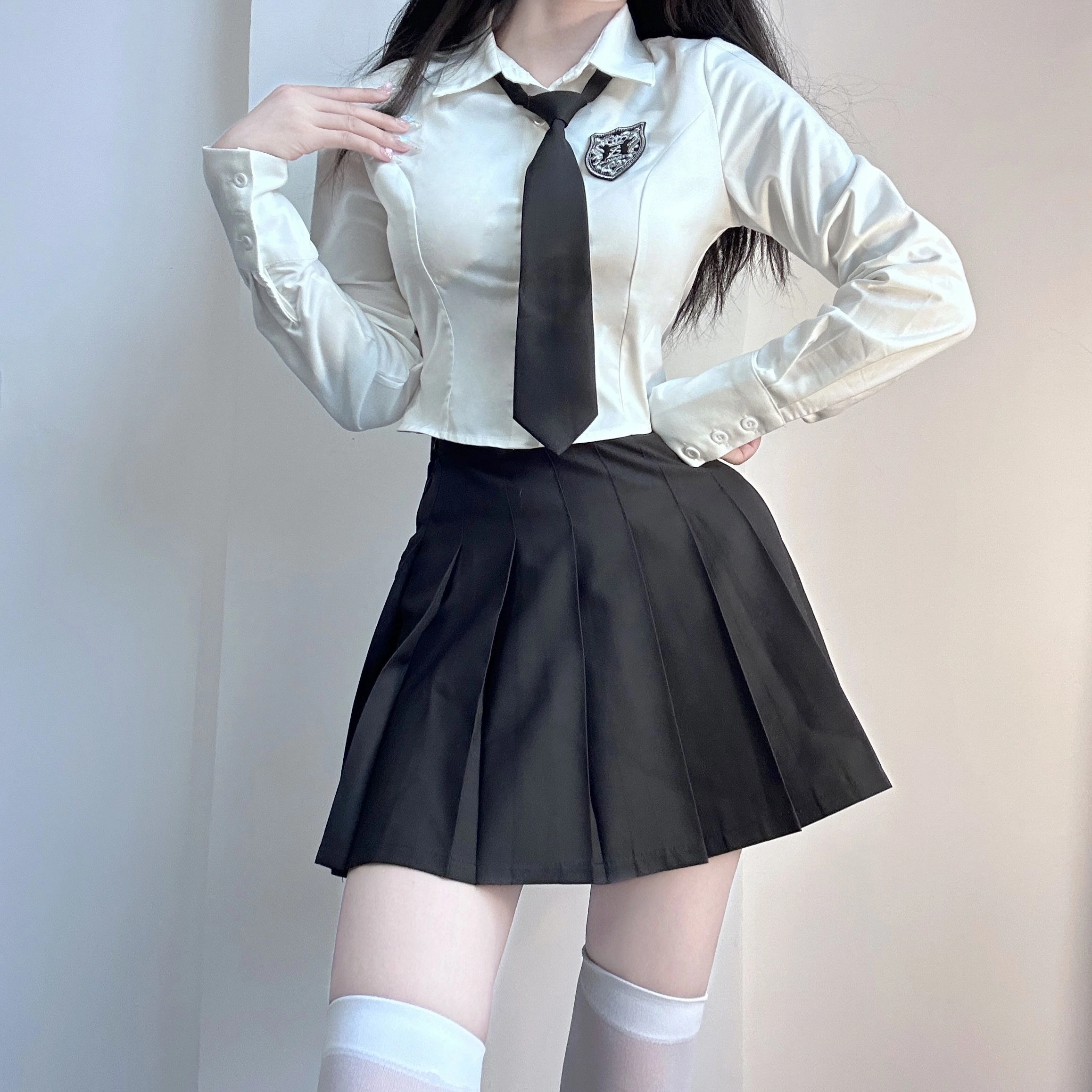 九条喵 徽章领带短款修身长袖截短上衣 女款 白色