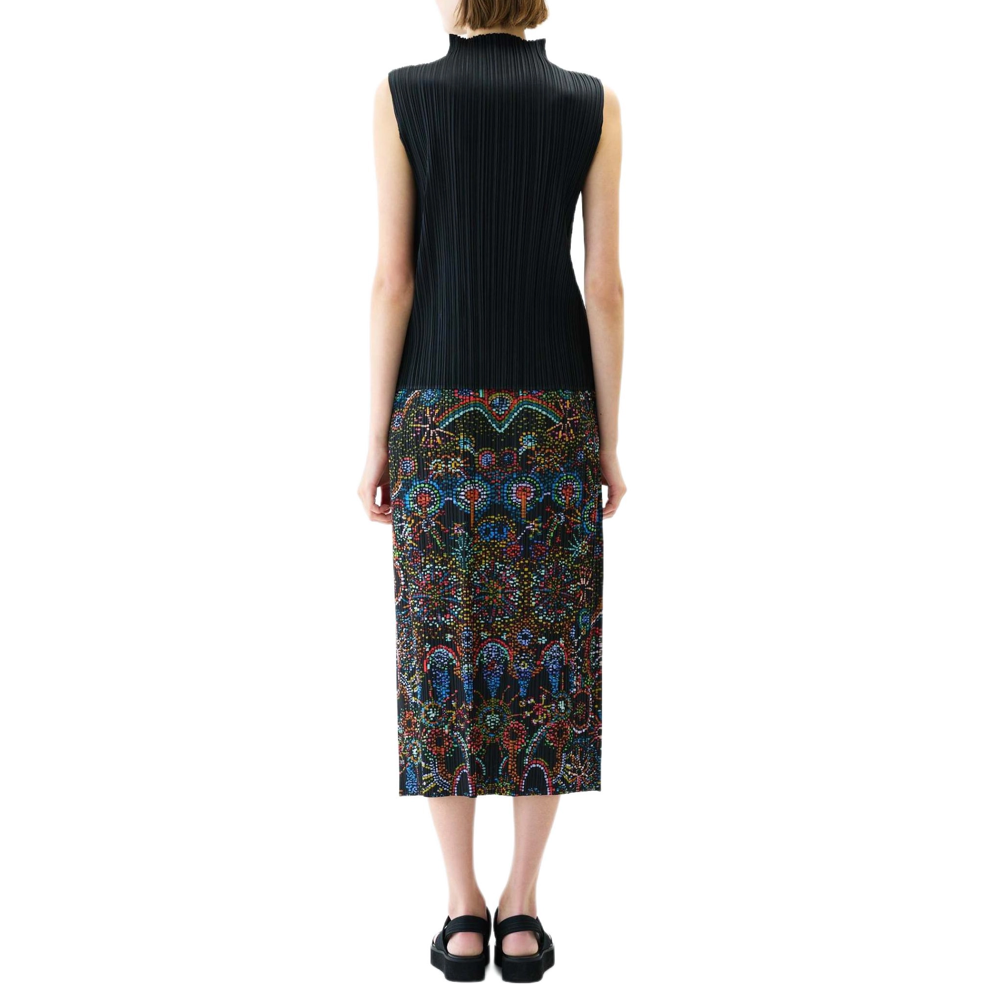 PLEATS PLEASE ISSEY MIYAKE