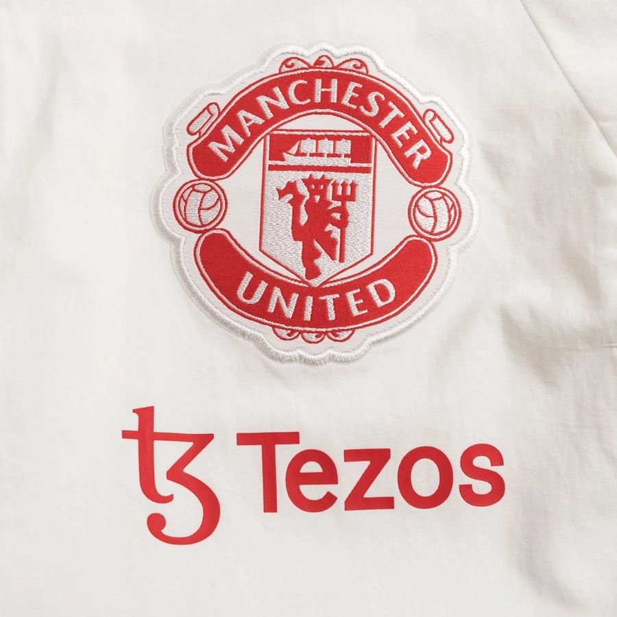 adidas MANCHESTER UNITED TIRO 23 PRESENTATION JACKET logo