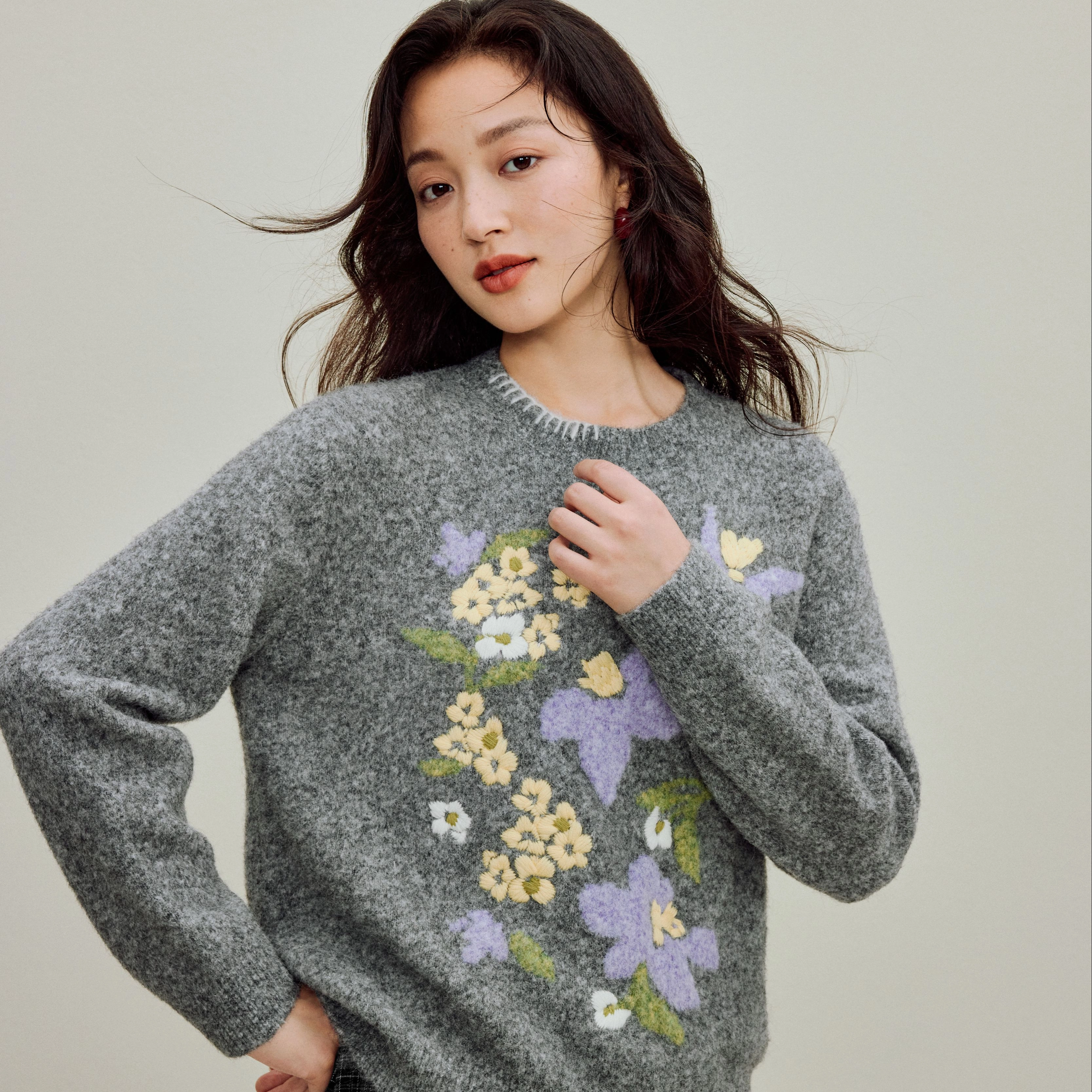 茵曼 立体彩色刺绣保暖长袖氛围宽松宝藏显瘦天花板早秋穿搭平价保暖内搭入秋时尚亲肤绝美氛围针织衫 女款