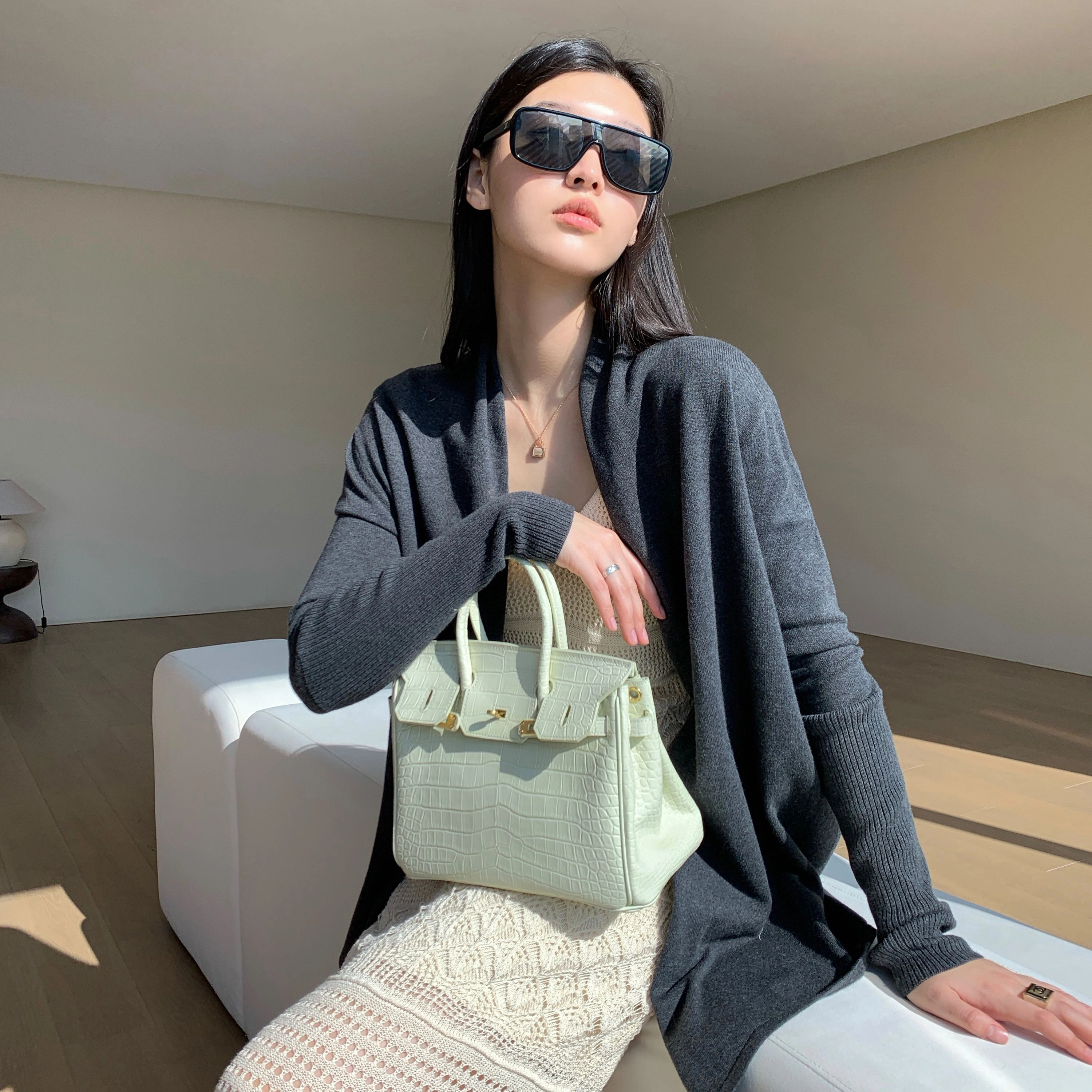 周淼 纯色设计气质高级感开衫针织衫 女款