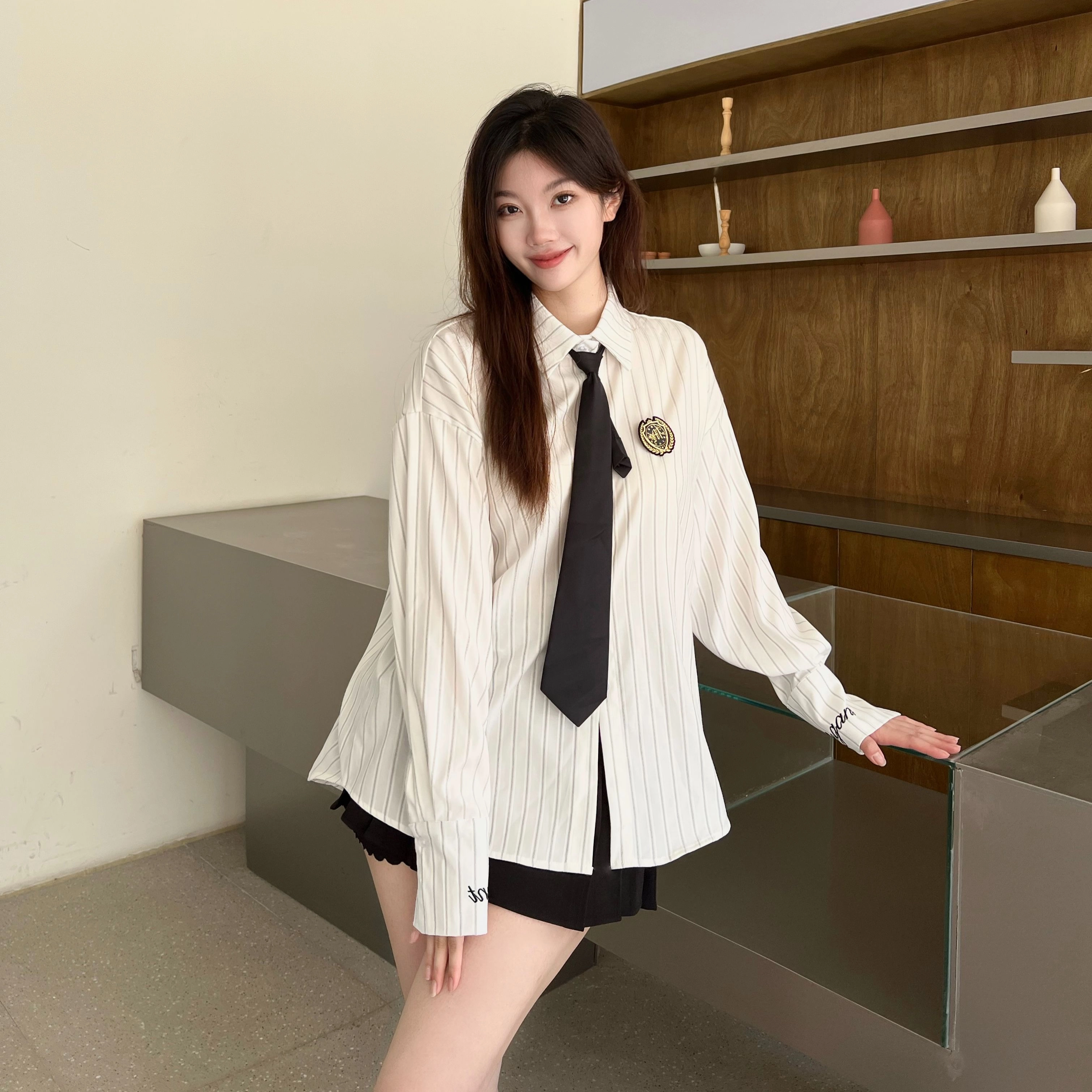 九条喵 竖条纹刺绣宽松长袖带领带制服 女款 象牙白