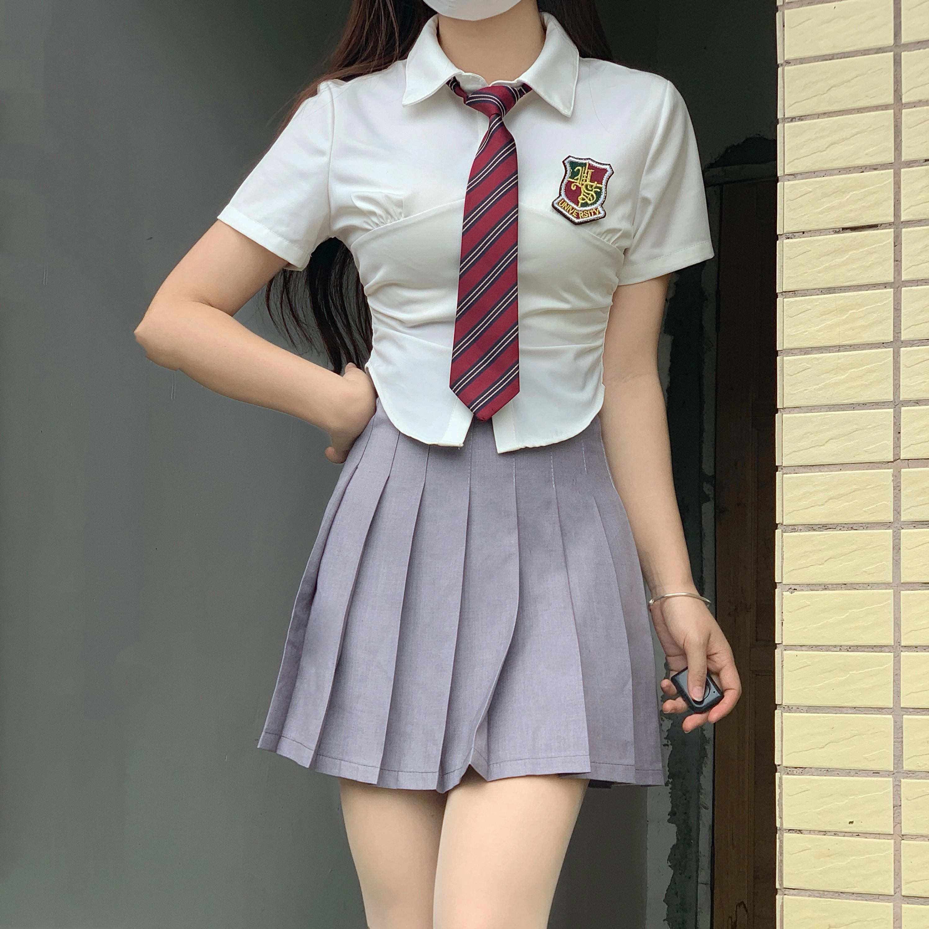 九条喵 收腰修身徽章领带短袖衬衫制服上装 女款 白色