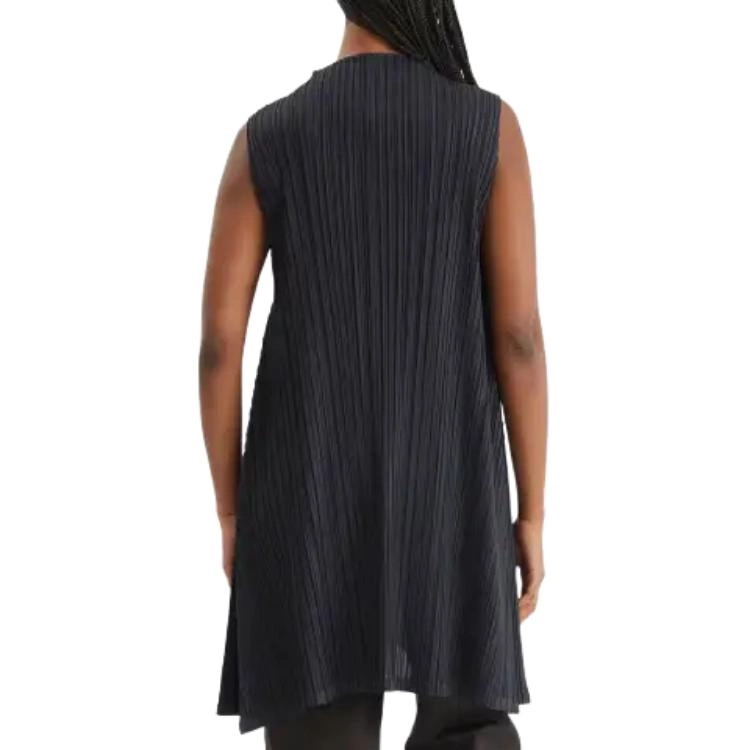 PLEATS PLEASE ISSEY MIYAKE