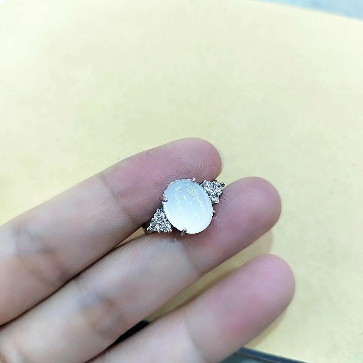 赐帛 简约精致轻奢复古国风气质优雅小众清冷高级感温婉细腻白月光白色恋人桃花运连连#好运 玉髓 戒指 男女同款情侣款