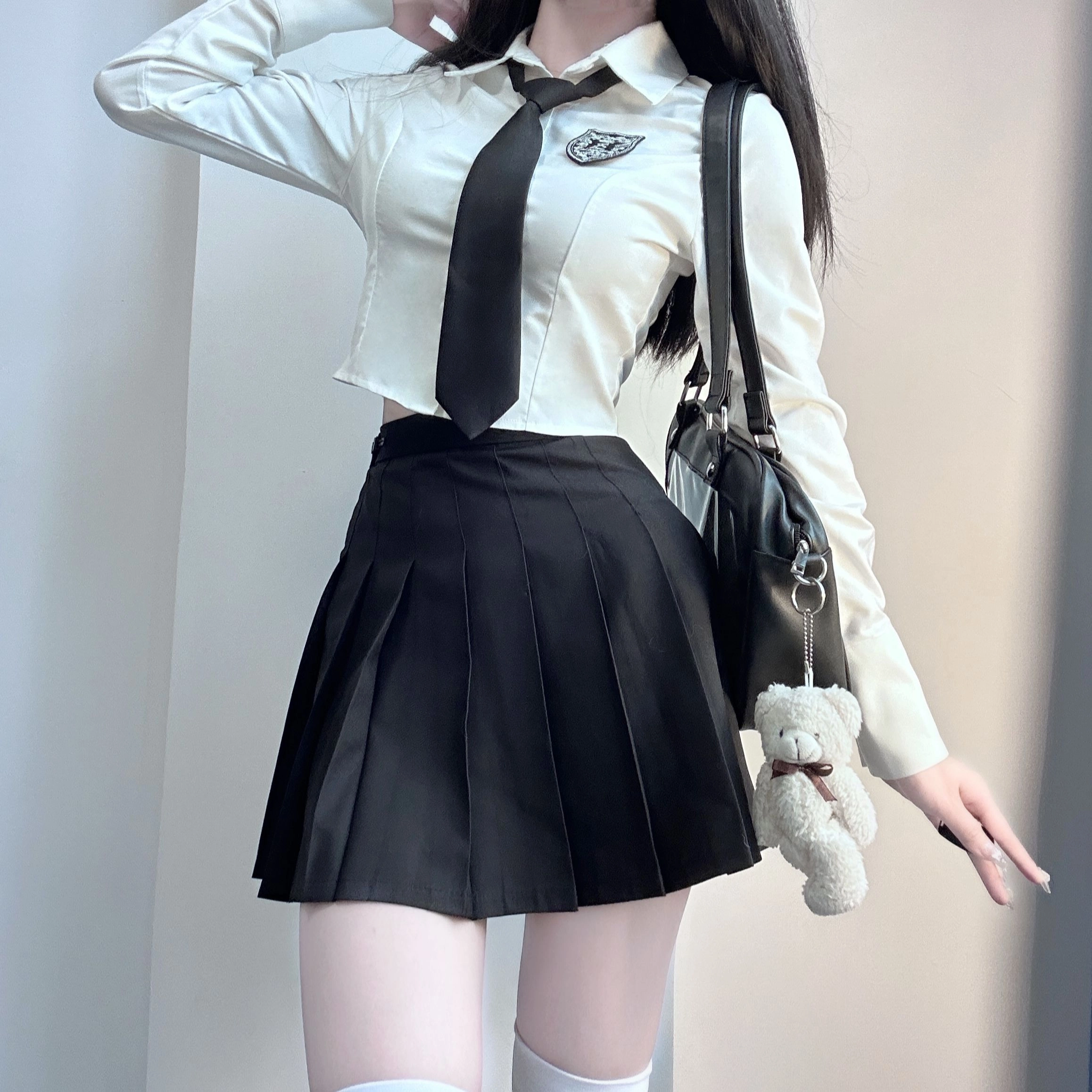 九条喵 徽章领带短款修身长袖截短上衣 女款 白色
