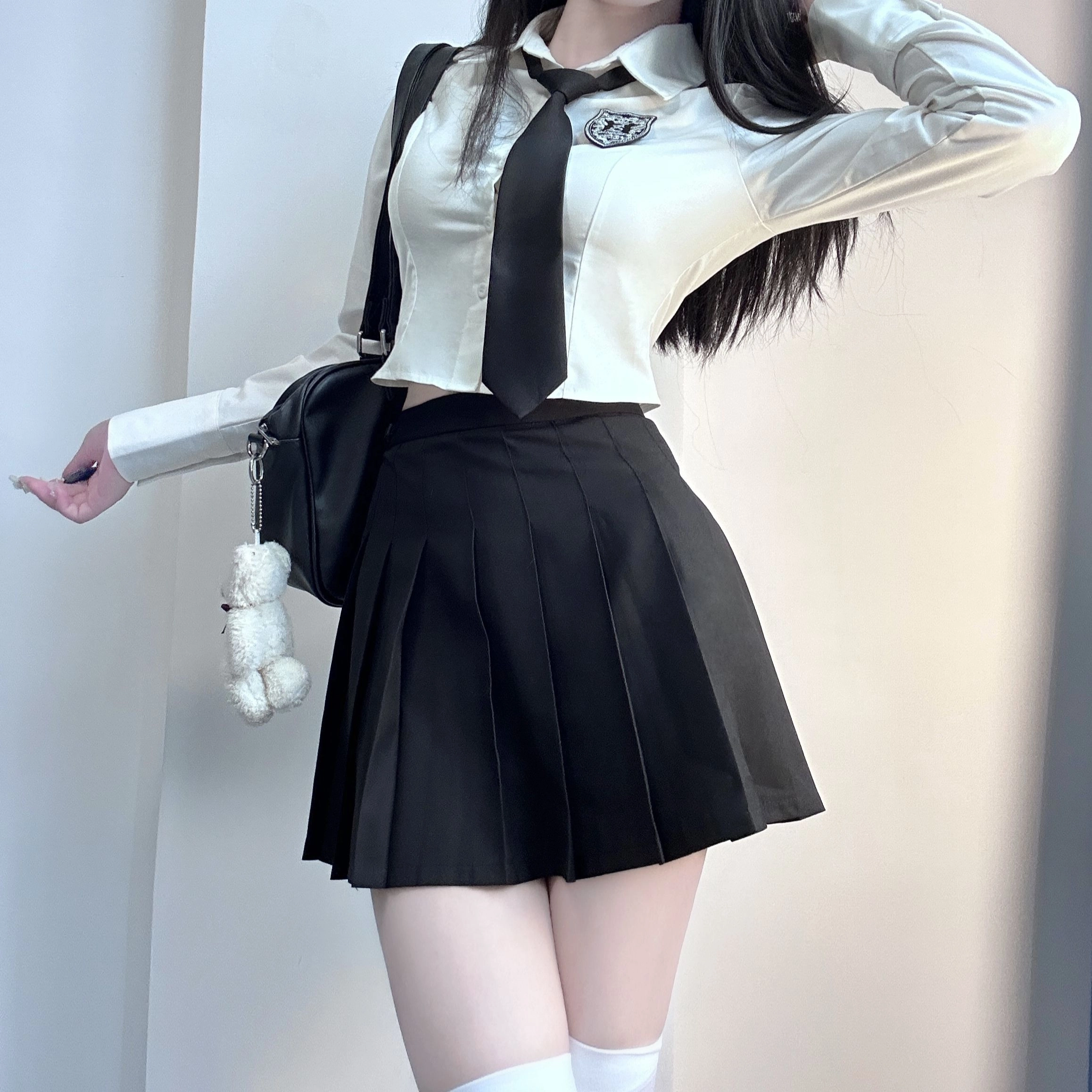 九条喵 徽章领带短款修身长袖截短上衣 女款 白色