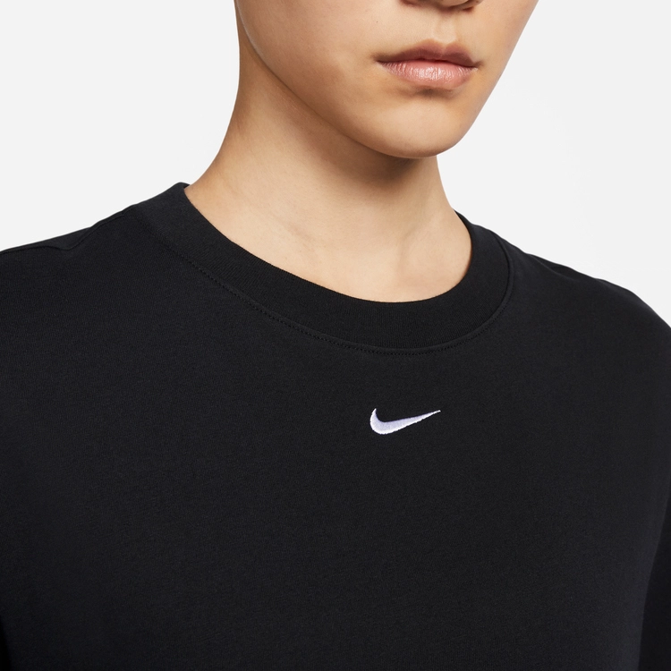 Nike Sportswear Essential Logo