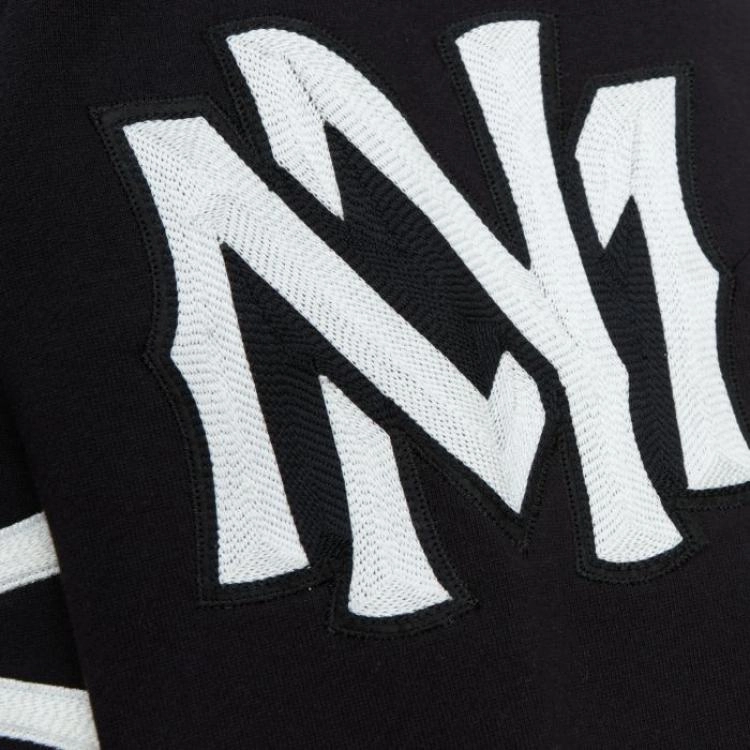 Mitchell Ness x MASTERMIND WORLD Logo