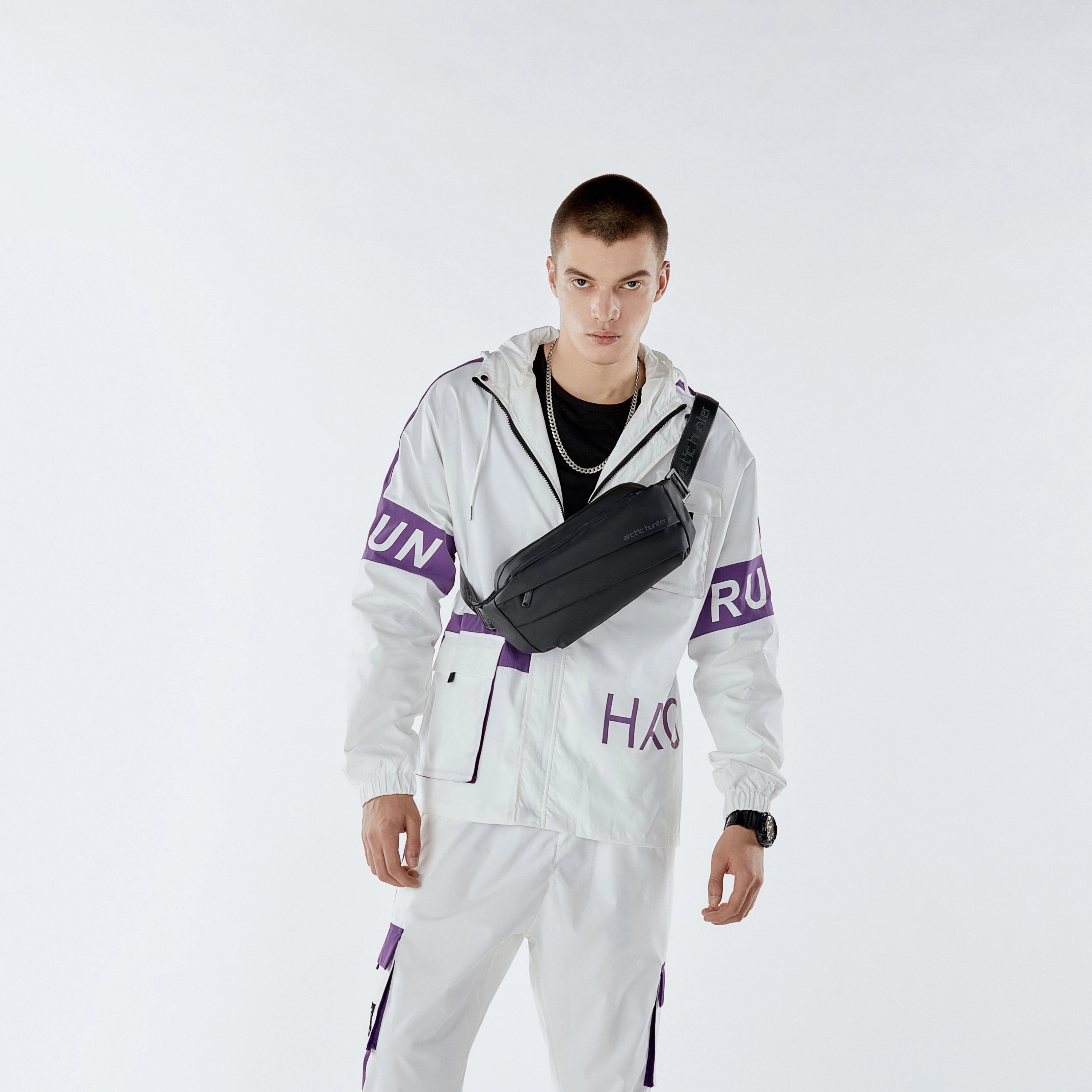 ARCTIC HUNTER