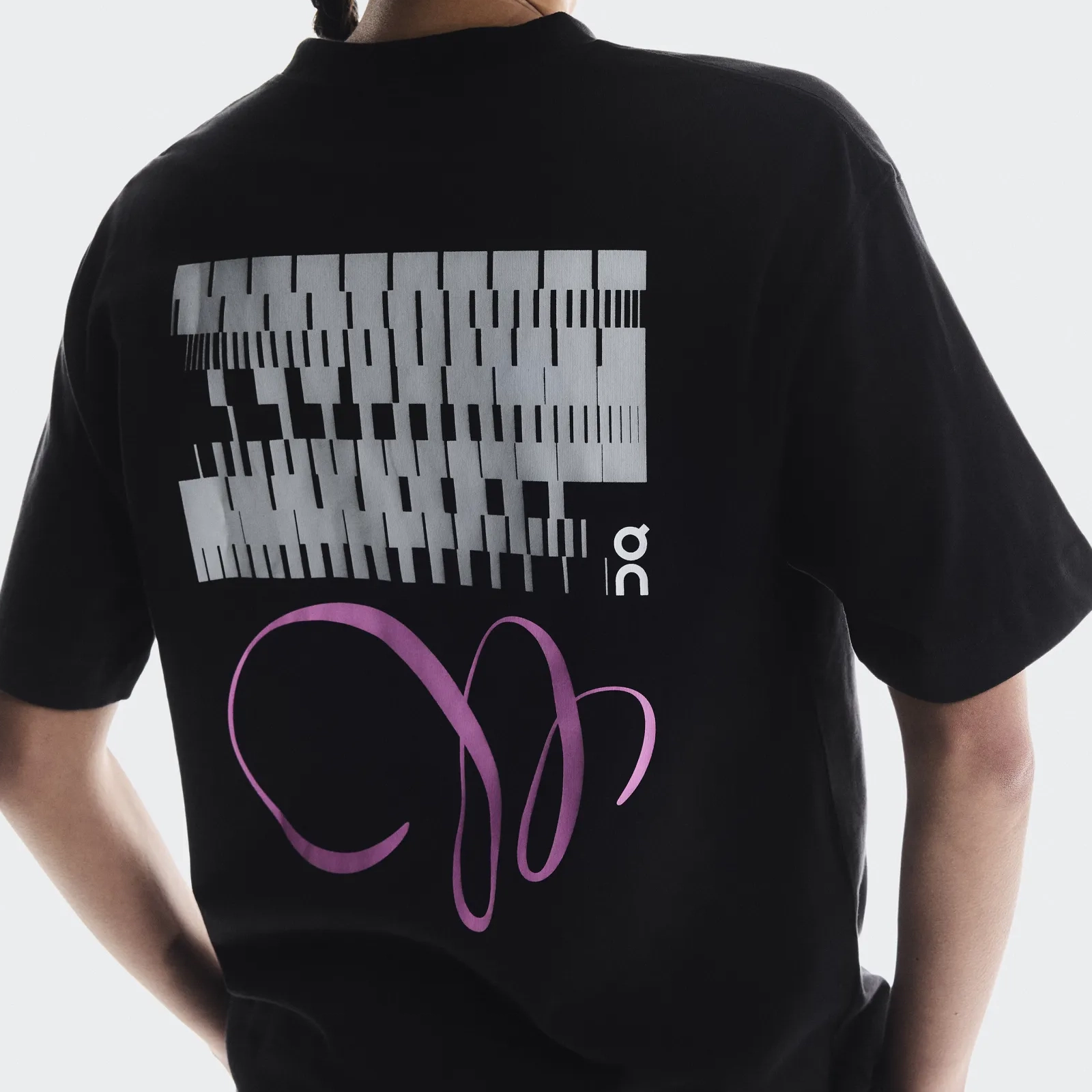 On Club-T Graphic T
