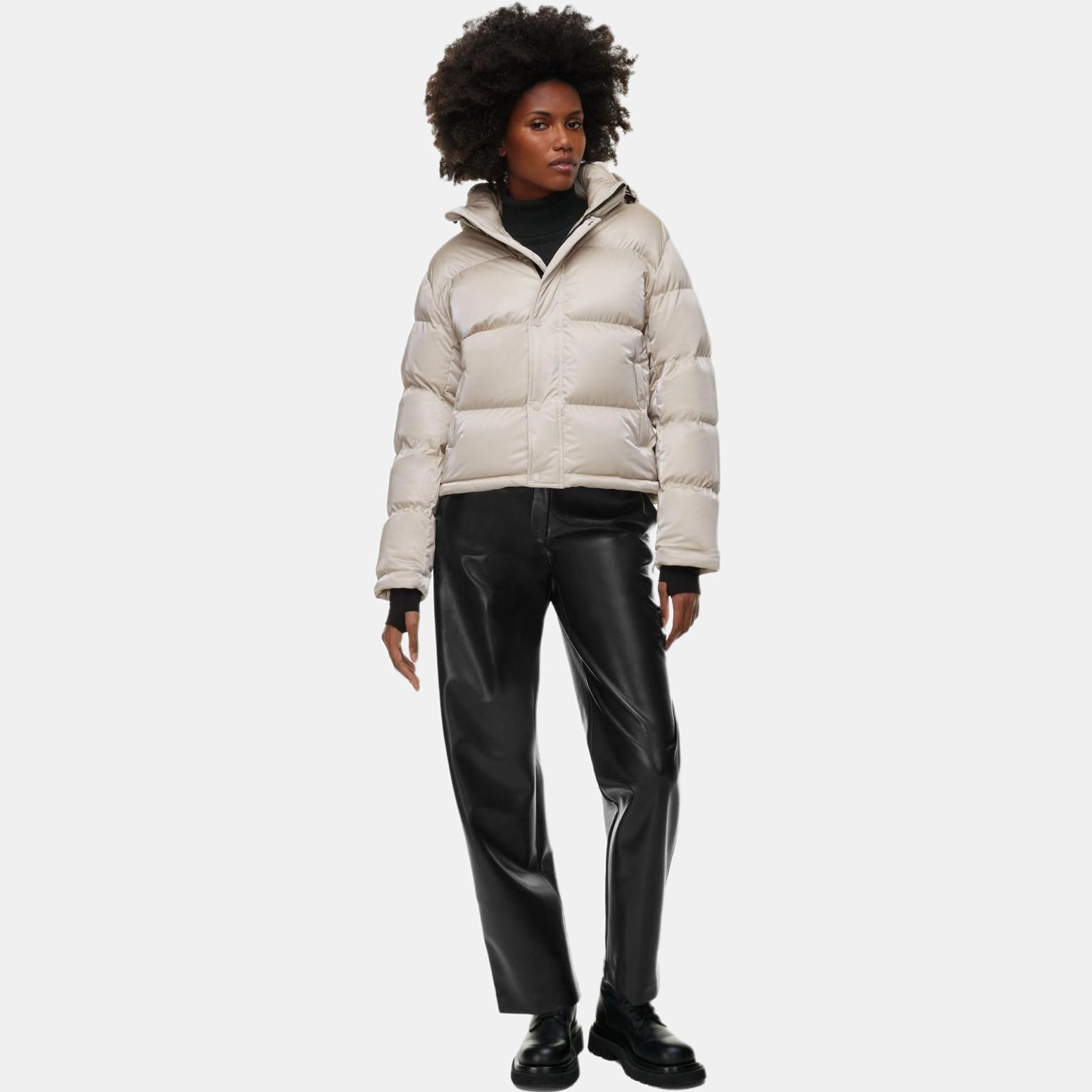 ARITZIA Super Puff Liquid Shine Shorty 4