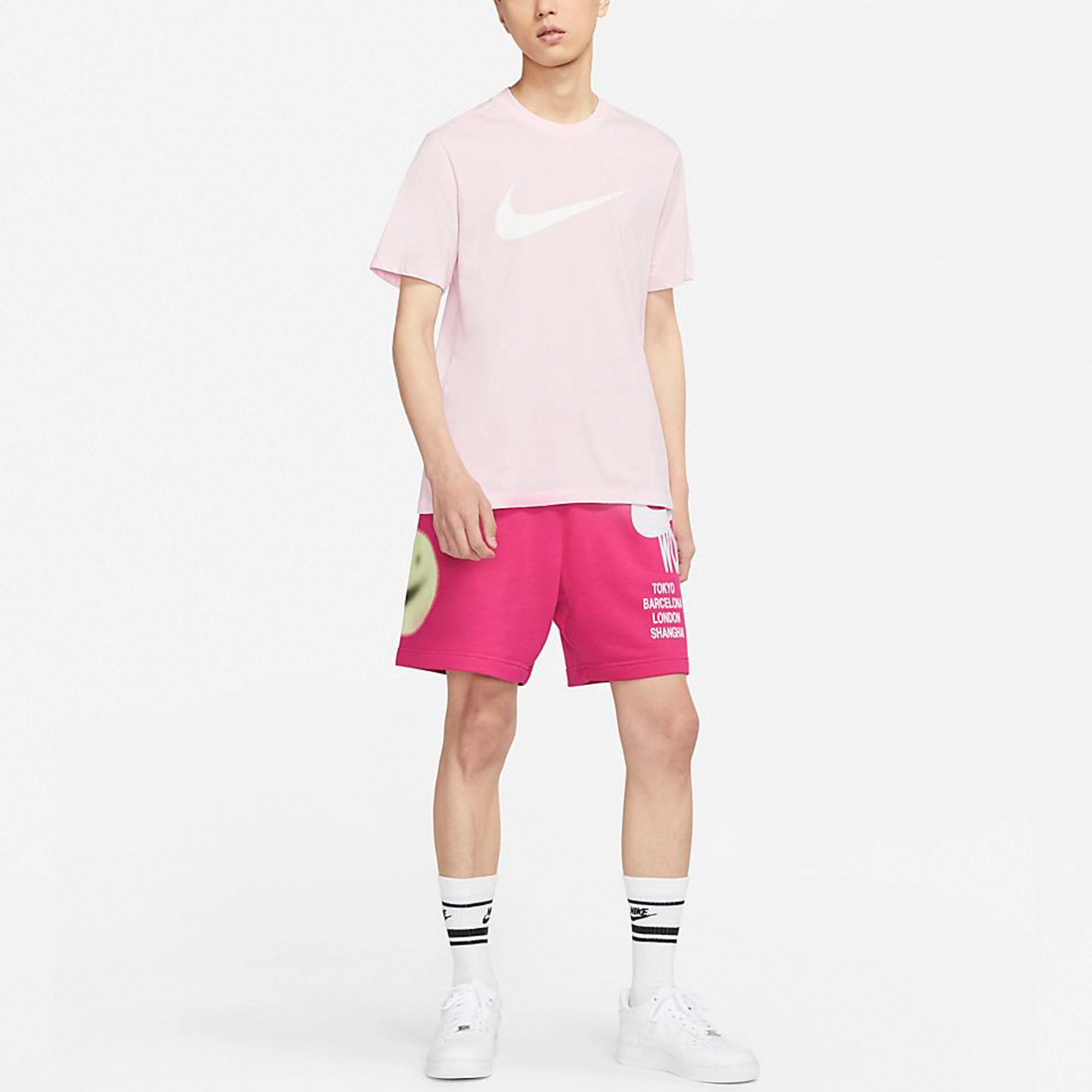 Nike Sportswear Swoosh LogoT