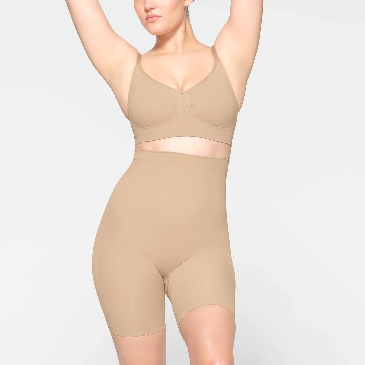 SKIMS SEAMLESS SCULPT MID THIGH SHORT CLAY