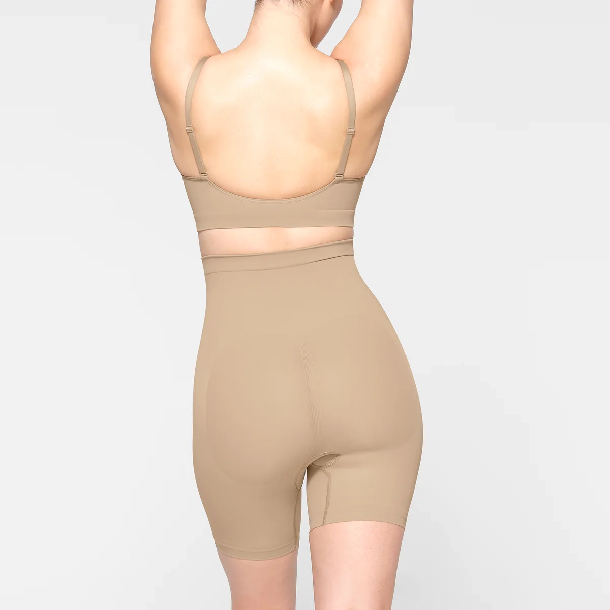 SKIMS SEAMLESS SCULPT MID THIGH SHORT CLAY