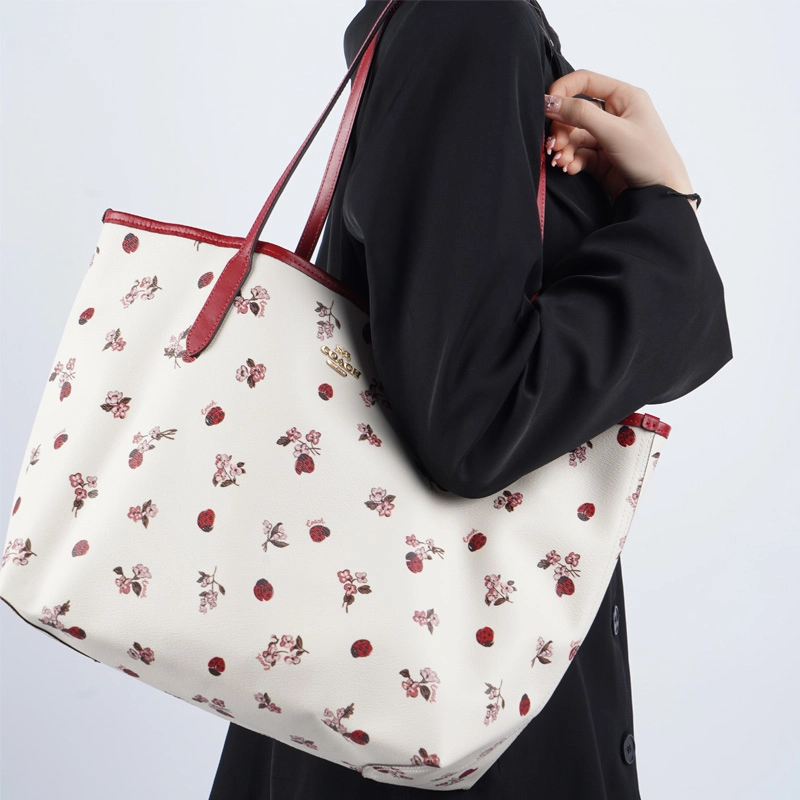 COACH City 33 Logo Tote