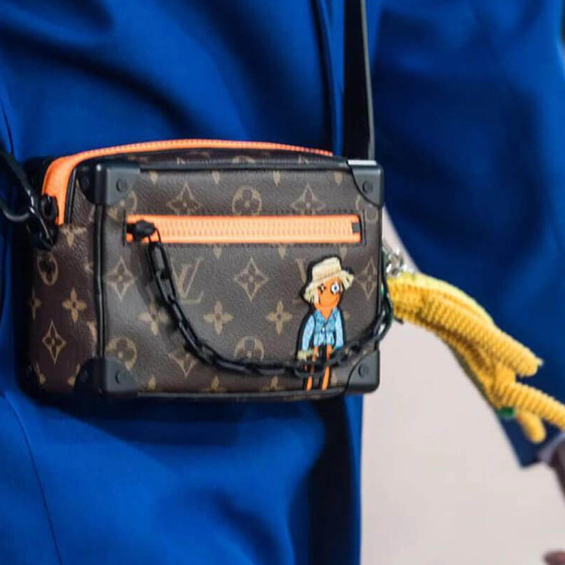 LOUIS VUITTON SOFT TRUNK Logo