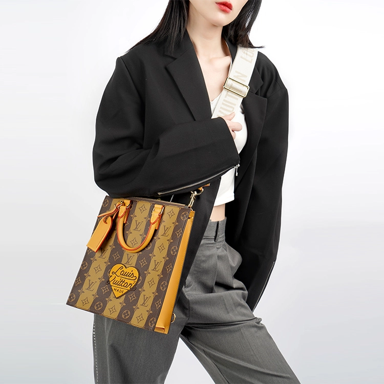LOUIS VUITTON x NIGO Sac Plat