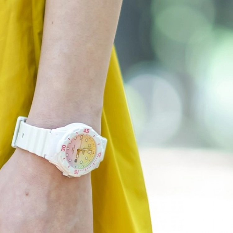 CASIOYOUTH LRW-200H-4E2