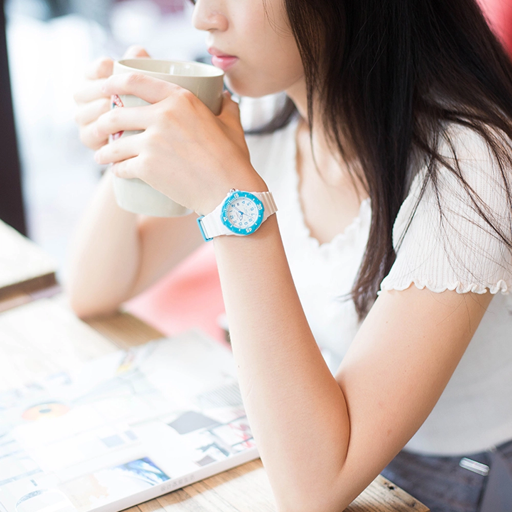 CASIOYOUTH 100 LRW-200H-2B