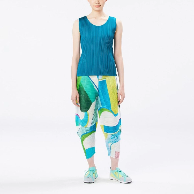 PLEATS PLEASE ISSEY MIYAKE