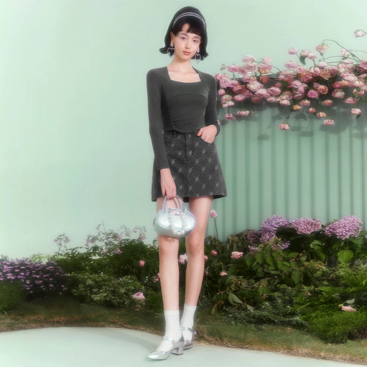 TAMMY TANGS SS23 T