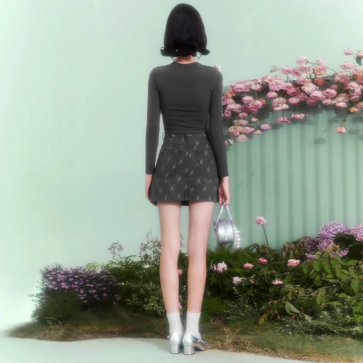TAMMY TANGS SS23 T