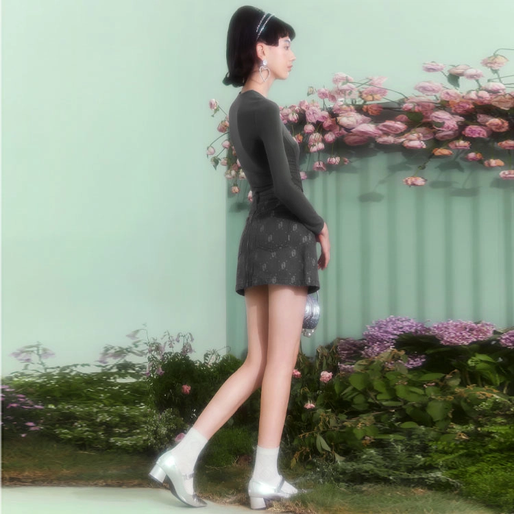 TAMMY TANGS SS23 T
