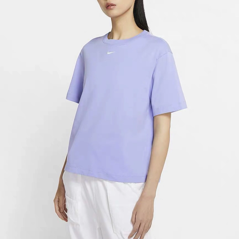 Nike Sportswear Essentials logoT