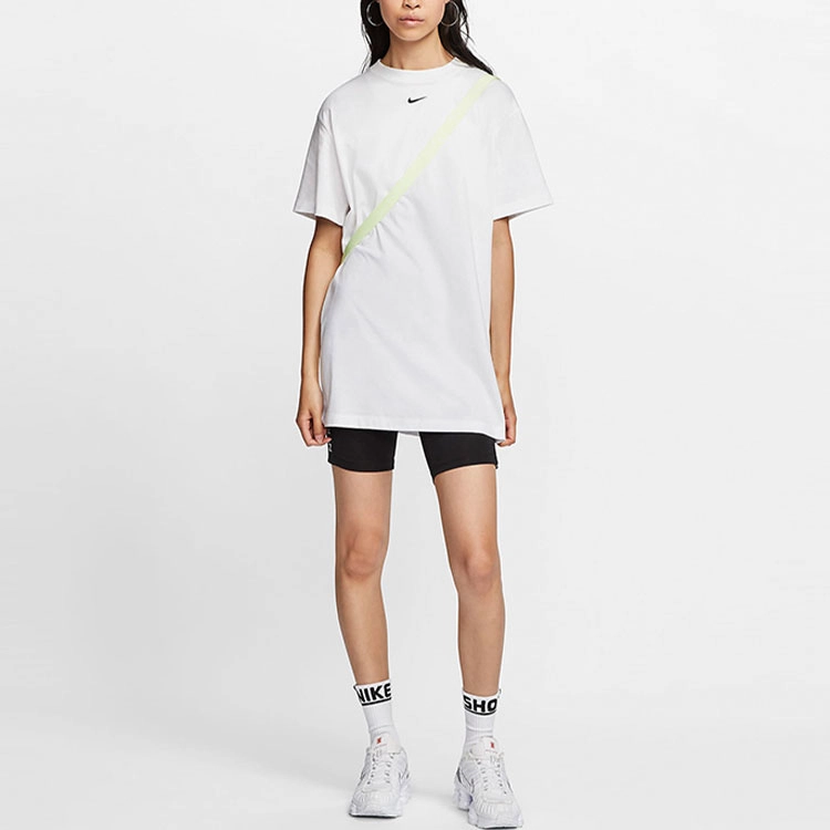 Nike Sportswear Essential Logo