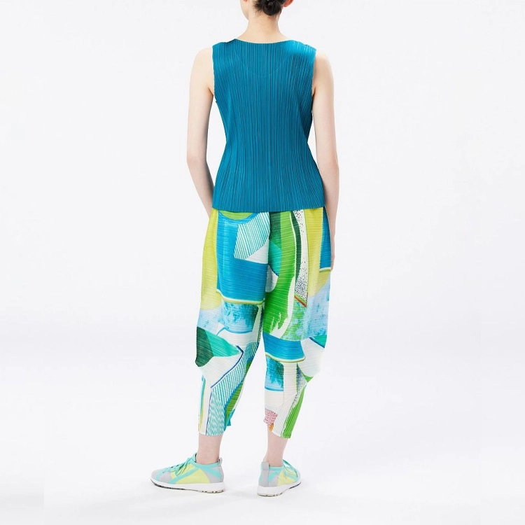 PLEATS PLEASE ISSEY MIYAKE
