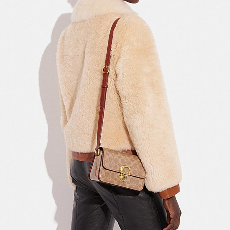 COACH Studio 19