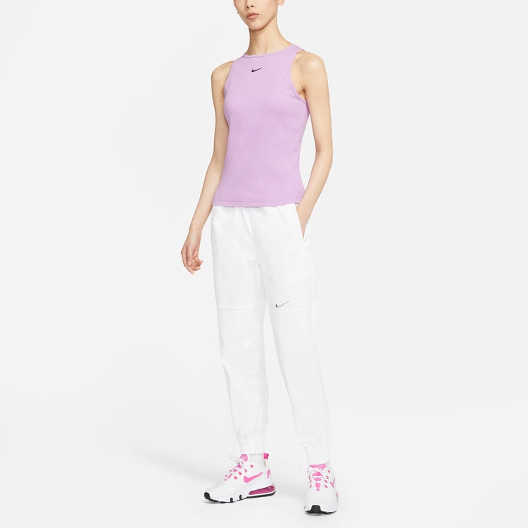 Nike Sportswear Essential Logo