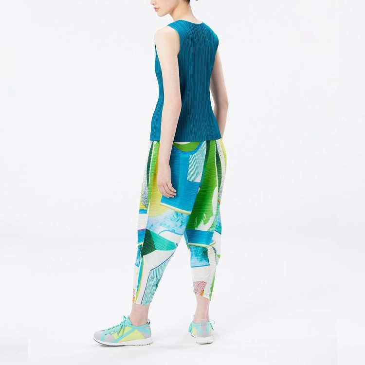 PLEATS PLEASE ISSEY MIYAKE