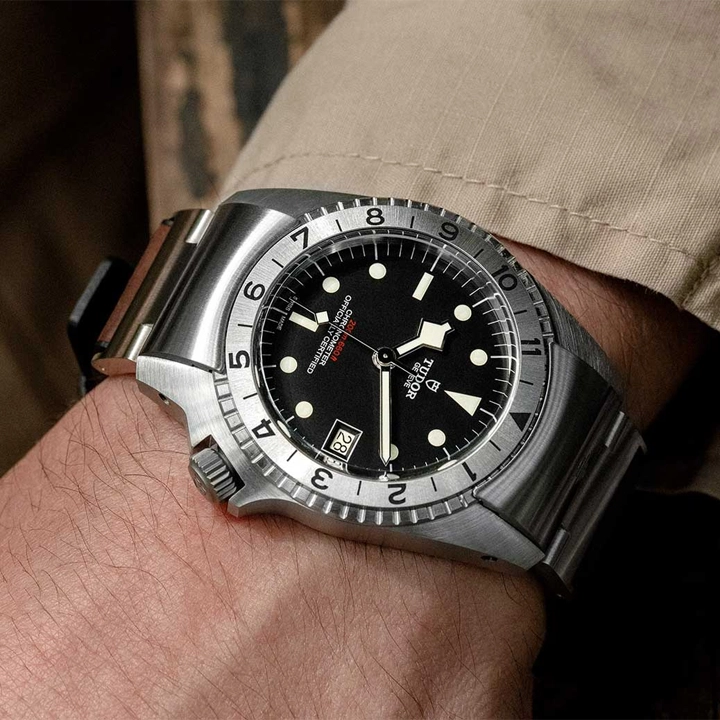 TUDOR 42mm M70150-0001